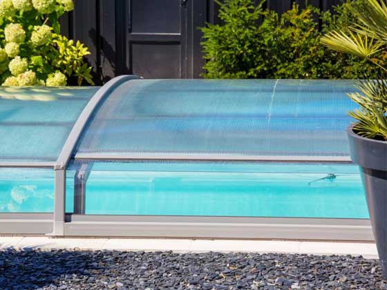 nettoyer un abri de piscine